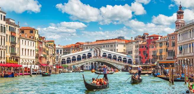 灿星义国浪漫行程，参观威尼斯大运河第二人折5000。（灿星旅游提供）