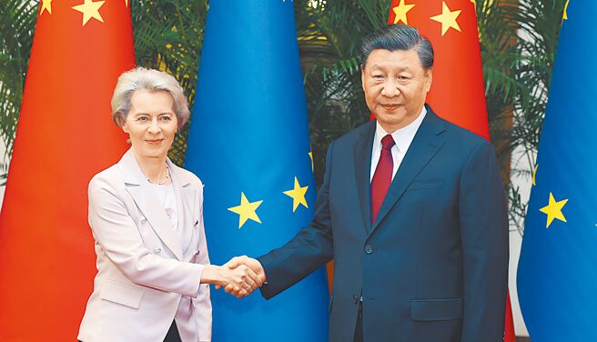 英国《金融时报》报导，欧盟初步邀请中国国家主席习近平出席中欧峰会，但已遭习婉拒。图为2023年4月6日，习近平在北京会见欧盟执委会主席范德赖恩。（新华社）