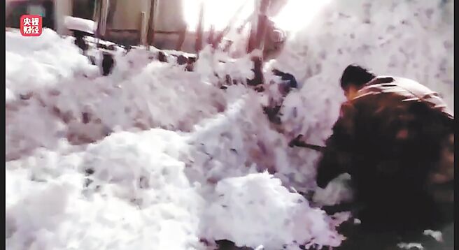 根据大陆央视《财经调查》15日报导，山东梁山希希纸制品有限公司专门从纸尿裤和卫生棉生产家购买残次品、下脚料，再挑选翻新的卫生棉，能在市场上「转卖」卖到七八千元人民币1吨，利润之高令人惊讶。（摘自央视微博）