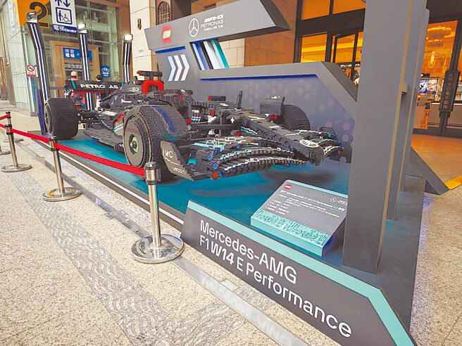 活动现场展示的乐高F1赛车模型外观。（陈大任摄）