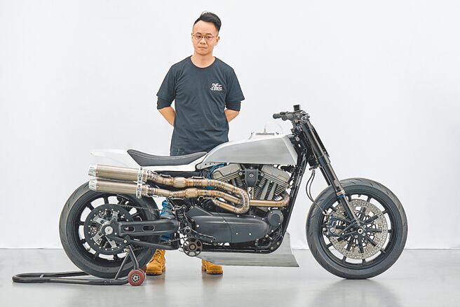由Harley-Davidson原廠及台灣總代理太古鼎翰聯手支持的2025 Speed & Crafts第二屆機車改裝工藝大展，經激烈競逐最終由S.M.F.車廠的「SPEEDSTER」勇奪哈雷改裝組冠軍（見圖）。（太古鼎翰提供）