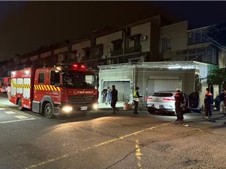 高雄「300万跑车」遭租赁车猛撞！失控衝入透天厝吓坏住户