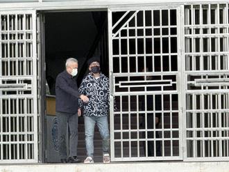 九州集團總裁2億交保獲釋　微笑走出看守所：我對法院有信心