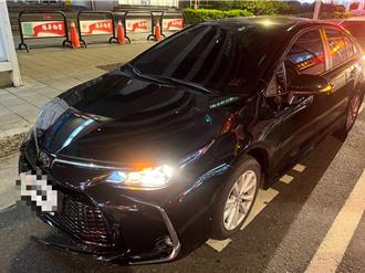 國軍公務車迴轉撞機車    騎士噴飛頭部重創命危