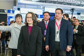 中保科大秀智慧城市應用 蕭美琴副總統親體驗AI巡防實境