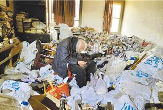 美籍獨老家成垃圾堆 清1噸垃圾、400公斤資收 連AIT也來關心