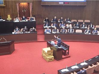 監院哭窮沒衛生紙  謝龍介質詢送1袋  卓揆這樣回