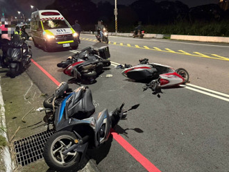 机车皮带断裂酿祸！ 害后方4机车连环撞 酿4人伤