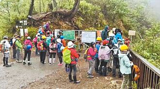南投 冒雨爬柵欄 90人硬闖北港溪峽谷 無法可罰