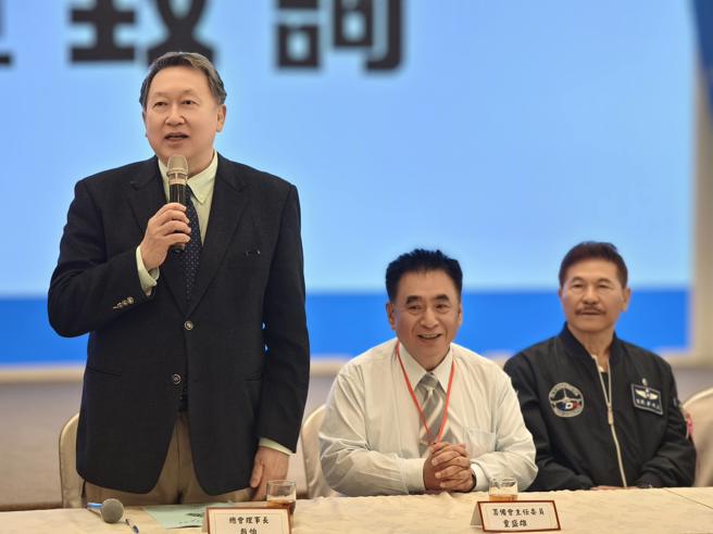 中華眷村文化發展總會理事長趙怡(圖左一)表示，成立協會是為了發揚眷村文化、團結大家，希望更多第三代眷村子弟加入。(圖/中華眷村總會提供)