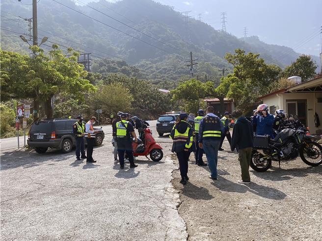 今年1至2月台南市政府环保局、警察局及监理站共举办9场联合稽查行动，合计拦查454辆车，其中有28辆未办理环境部预约登录检验或未变更登记，均依法开罚。（环保局提供／洪荣志台南传真）