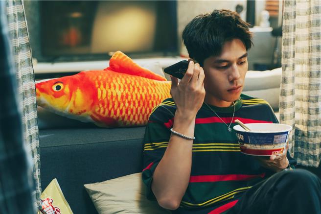 詹怀云录音时破音，却被金牌制作人大讚很有摇滚式情歌唱腔。（红杉娱乐提供）