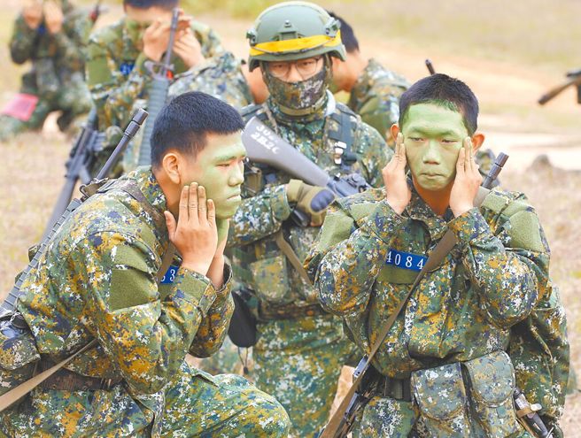 国军加薪人员类别出炉 ，增加志愿、战斗、航管、电侦、网路5加给。(中时资料库)