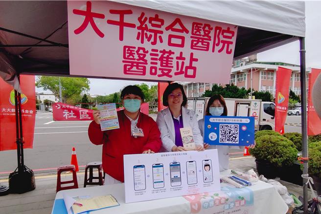 大大數位基金會延續去年成功走遍全台6縣市，募集1萬1810袋鮮血的公益活動，今年再度啟動「大大攜手讓愛延續」捐血家年華，目標募集1萬2000袋。活動將範圍擴大至7縣市，繼台北、新北、桃園、新竹縣之後，來到第5站－苗栗縣。（呂麗甄攝）