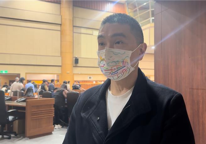 基隆市长谢国梁18日表示，新北市副市长陈纯敬来访，双方并没有达成具体结论，只能说正在往好的方向前进。（张志康摄）