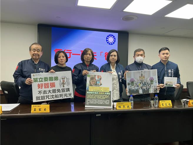 台南市议会国民党团指永康多位里长因搭邮轮出国旅游无法配合民进党23日的政策宣讲会动员，竟被民进党立委的弟弟诅咒「沉船」。（洪荣志摄）