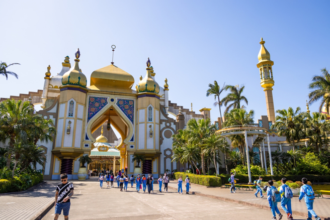 一名男网友去年在六福村捡到钱，没想到半年后六福村竟打给他问这笔钱是要取回还是捐出去。（示意图：shutterstock／达志）