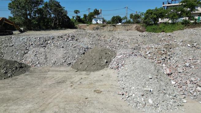 监察院今天提案纠正内政部，促改善营建剩余土石方管理缺失。图为回填废弃物土方现场。（资料照片）