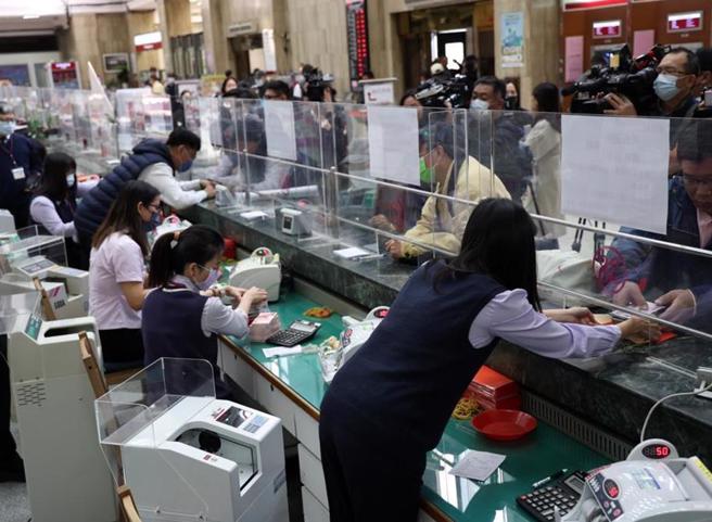 中华邮政近日传出调查员工有无持有大陆身分证、护照、居住证、定居证等资料。（报系资料照）