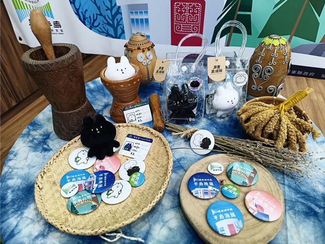 恒春半岛全新观光品牌「风域半岛」，今年延续热度以四季为线推出朝圣游程，同时还与知名插画IP「有只兔子」合作开发超萌文创商品。（屏县府提供／谢佳潾屏东传真）