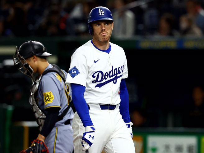 道奇强打弗里曼（Freddie Freeman）因左肋骨不适，赛前被移除先发。（图／路透）