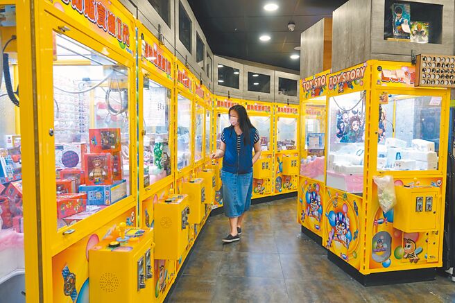 随着立法院通过《财划法》修正，废止娱乐税、印花税检讨声浪再起。财政部17日书面报告回应，地方政府认为娱乐税、印花税不可废。（本报资料照片）