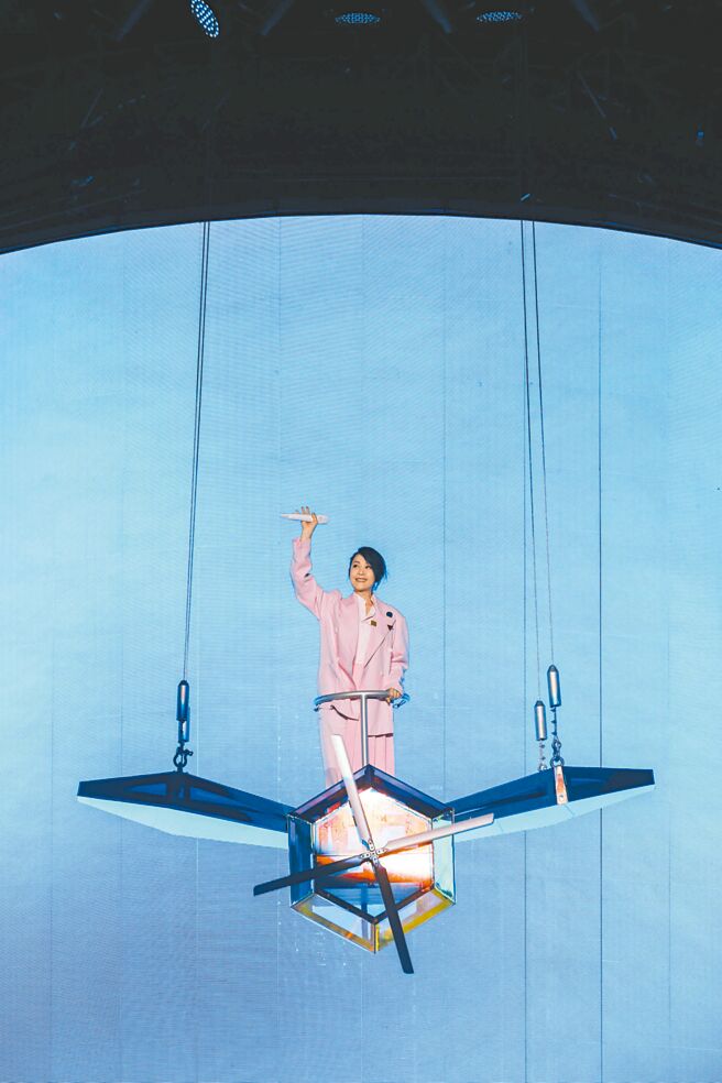 劉若英日前在貴陽開唱，搭乘音樂螺旋槳登場。（相信音樂提供）