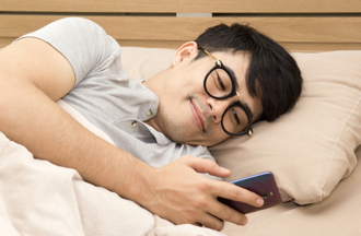 10天赚18万！最爽工作开缺 只要躺着吃喝、滑手机