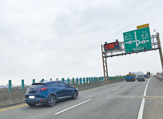 快速道路上做錯1事「噴2萬4」很多駕駛不知！新制4月上路