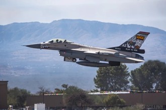 空軍F-16V飛行員赴美受訓「合約延長20個月」！  增編近40億台幣