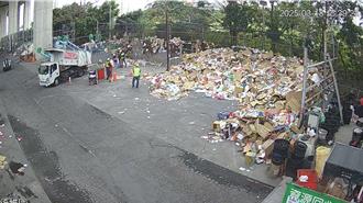 婦人誤丟丈夫「手尾錢」 彰化6清潔隊員10分鐘尋回