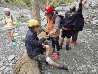 快訊》25人旅行團遊霧台遇落石 7人輕重傷！意外現場曝光