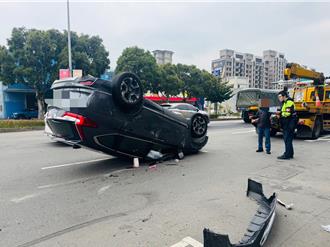 林口男子恍神自撞翻覆 無酒駕肇因待查