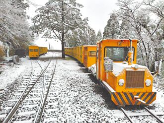 全台急冻纷飘3月雪 游客惊喜
