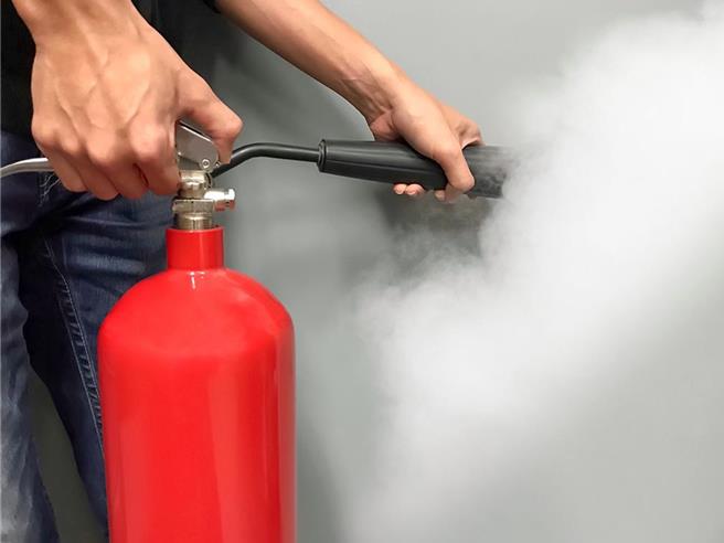 退伍前2天起爭執持滅火器打死人 自首獲減刑輕判13年（示意圖，達志影像）