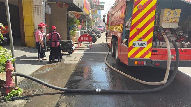 消防人员到场救援。（民眾提供／李京升台中传真）