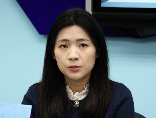 对罢免民调危机，国民党立委徐巧芯19日表示，近期自己和国民党遇到最大难题，就是到现在很多选民还不清楚「支持徐巧芯就要出门投下不同意罢免票」。（姚志平摄）