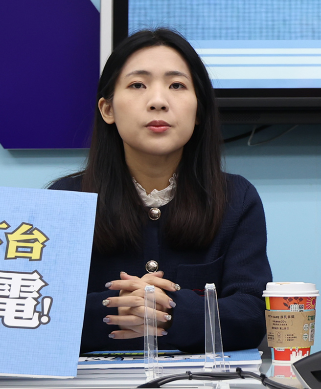 国民党立委徐巧芯19日出席「郭智辉鬼打墙，下台救台电！」记者会，外界关心她被提罢免的近况。（姚志平摄）