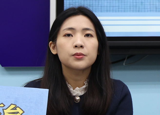 针对罢免民调危机，国民党立委徐巧芯19日表示，无论罢免战役多么艰难，她都秉持「生死看淡、不服就干」的心情，战斗到最后一刻。（姚志平摄）