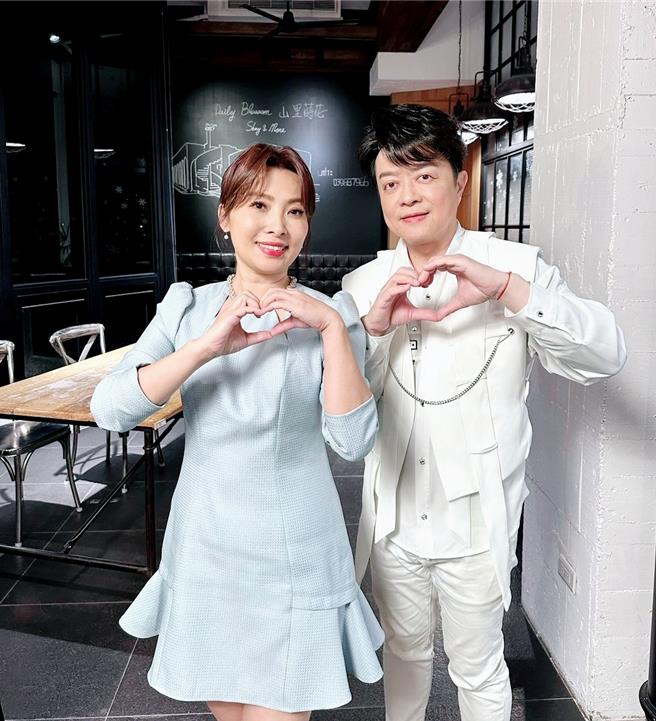 翁立友新歌〈若有来世〉邀约唐俪合作对唱。（豪记唱片提供）