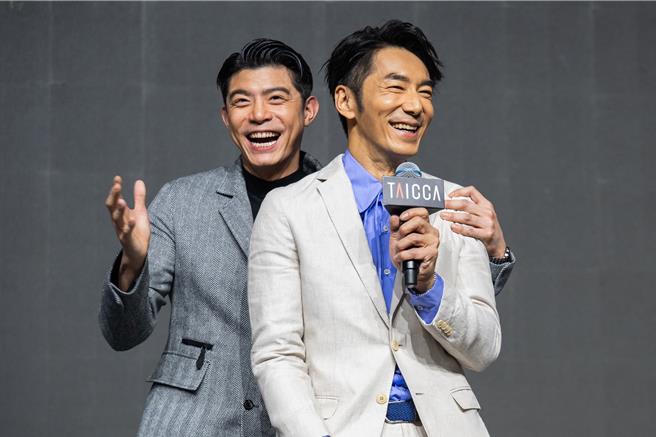 《96分鐘》演員王柏傑（左）跟李李仁上台分享幕後花絮。（文策院提供）