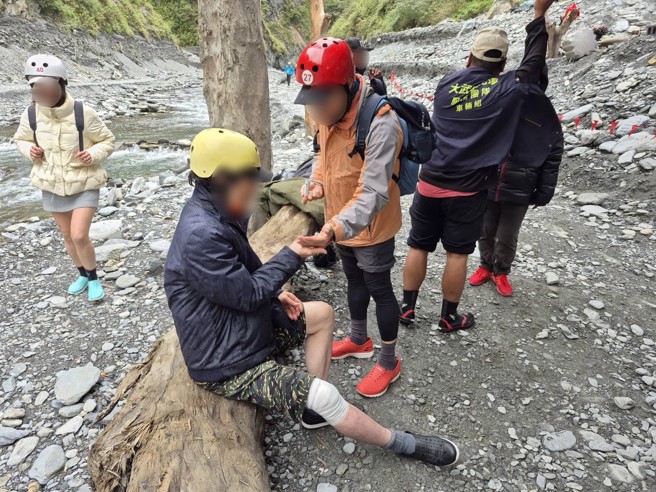 旅客遭落石砸伤。（大武社区发展协会提供）