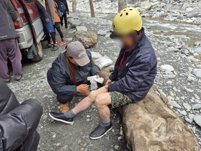 旅客遭落石砸伤。（大武社区发展协会提供）