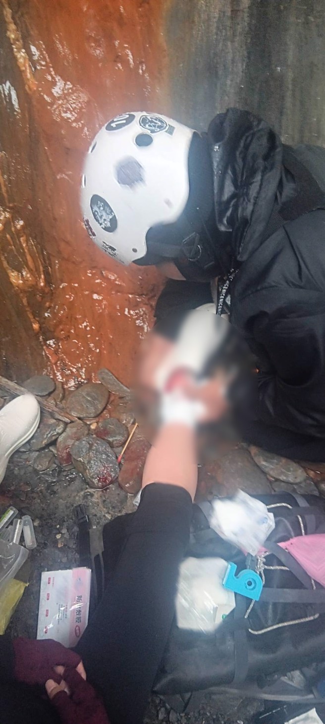 旅客遭落石砸伤。（大武社区发展协会提供）