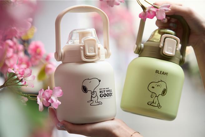 Global Mall新北中和、環球Online於27日起扣500點可換「SNOOPY大容量手提保溫瓶」。（Global Mall提供／朱世凱台北傳真）