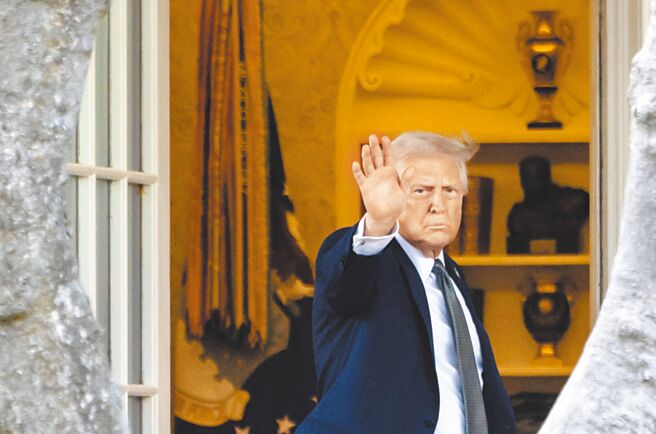 新加坡前駐聯合國大使考西坎18日呼籲各國對川普2.0不要過度反應，認為東南亞國家要利用小國的能動性，跟中美同時打交道。圖為美國總統川普。（路透）