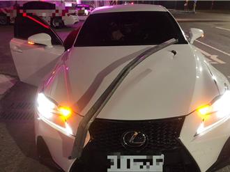 天外飞来铁条插进引擎盖 险成「绝命终结站」！国道警追凶手