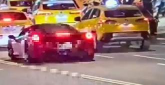 千万法拉利超跑违规併排 40岁驾驶酒测超标惨了