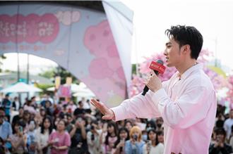 黄伟晋忘词喊卡又凸槌　靠「他们」一举动神救援