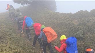 南投搜救队南三段山训　2人高山症直升机驰援